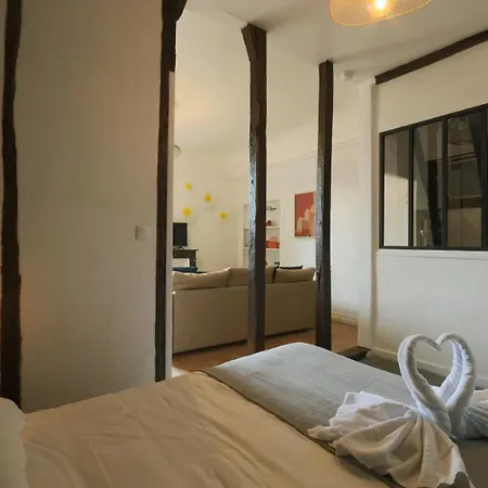 Let's Take A Walk In The Woods Apartment