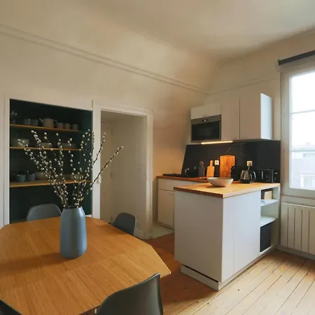 Let's Take A Walk In The Woods * Tours