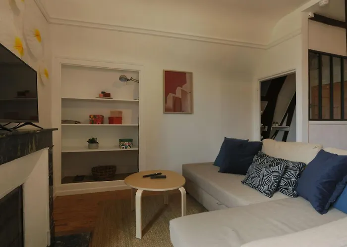 Let's Take A Walk In The Woods * Tours